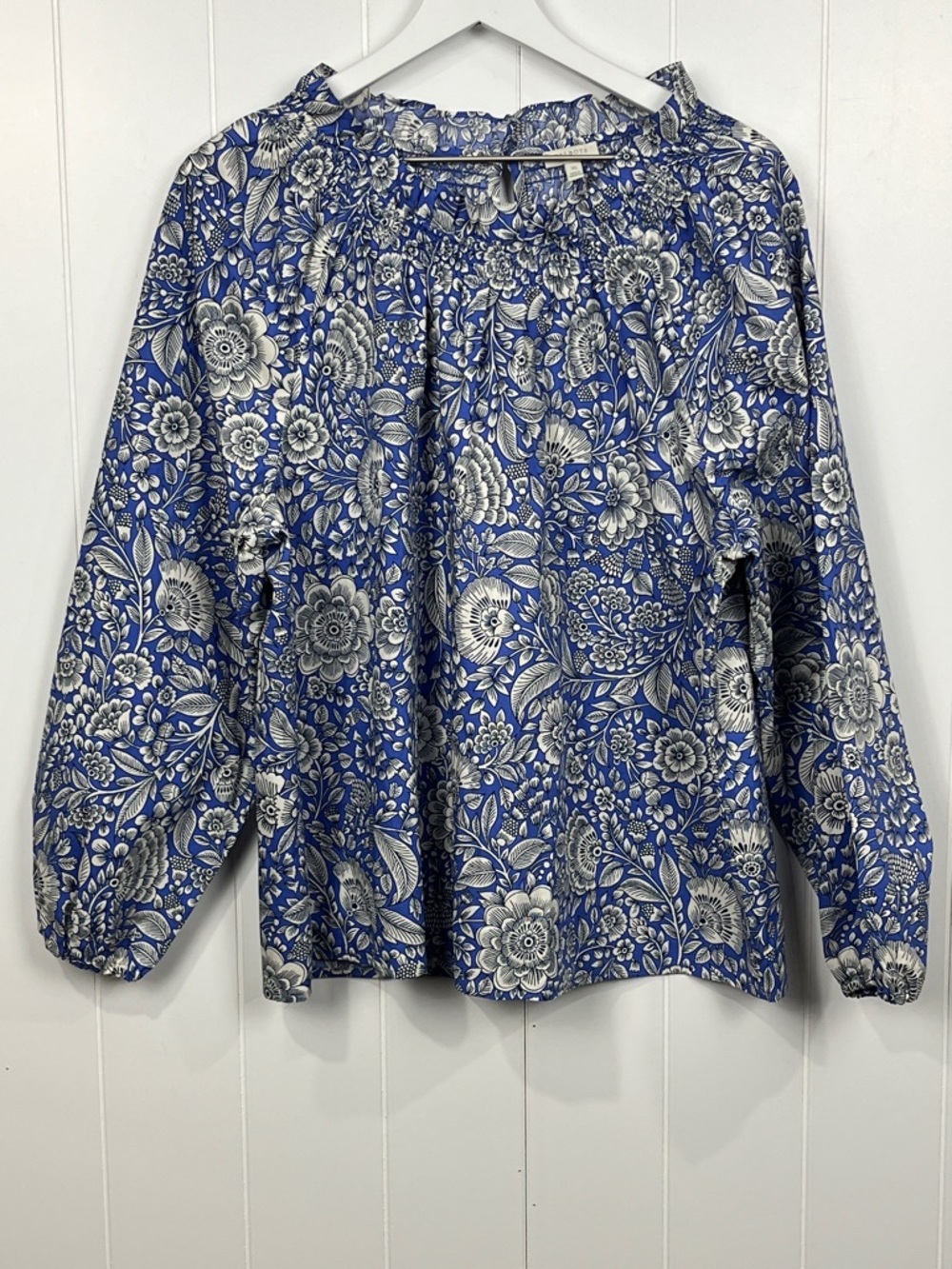 Talbots Womens Tunic Top XL Blue White Floral Print Smocked Ruffle Neckline NWOT